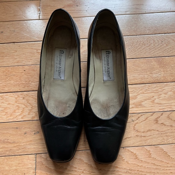 Classic Black Leather Heel - Picture 3 of 7